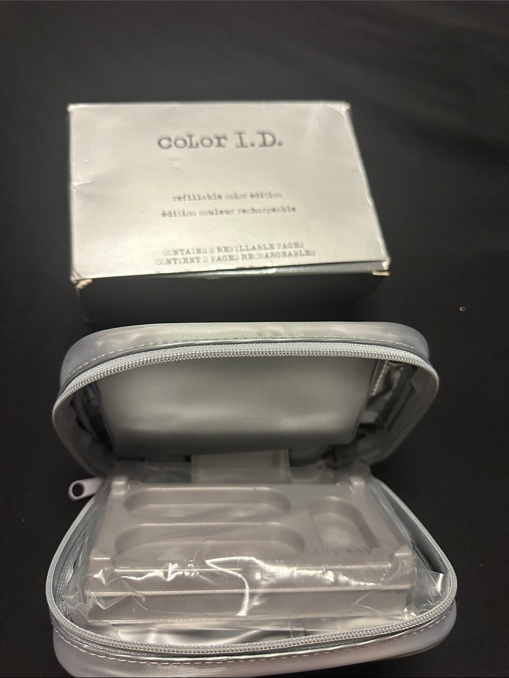 Color I.D. Refillable Eyeshadow Palette Case - Silver-Mary Kay
